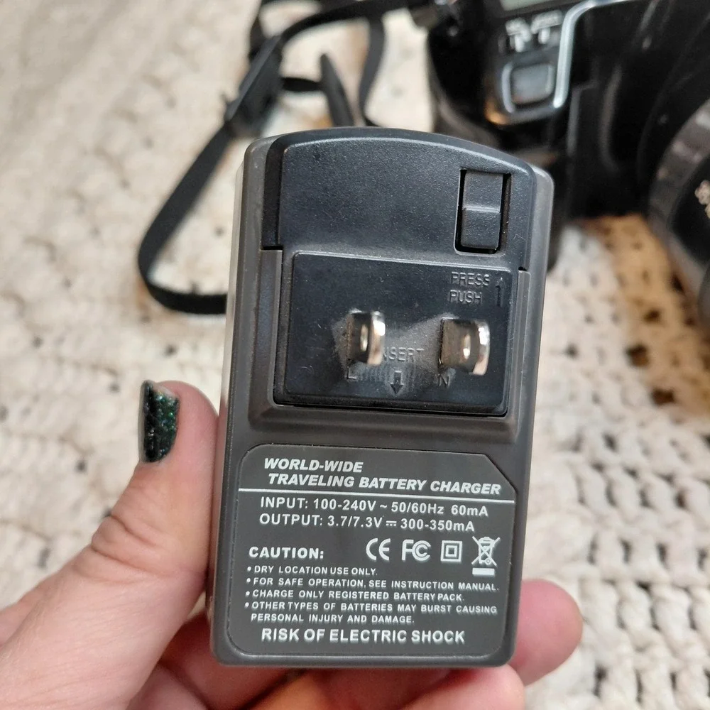 MINOLTA Maxxum 3000i 35mm Film Camera‎ & Charger Promaster Untested No Battery